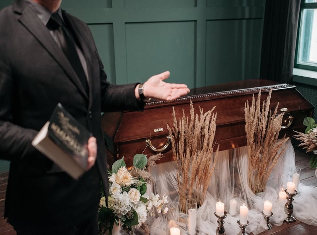 What to Include in a Funeral Notice: An Essential Checklist